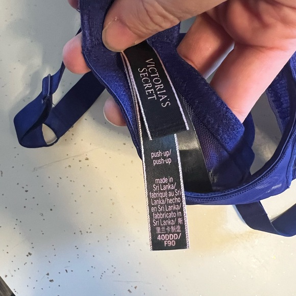 Victoria Secret very sexy push up bra - Picture 2 of 2